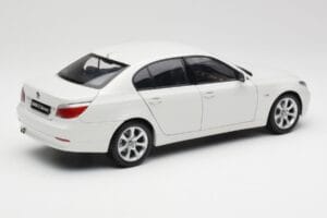 BMW E60 545i Alpine Valge Kyosho 1:18 08591W Metall - pilt 3/8