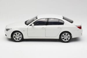 BMW E60 545i Alpine Valge Kyosho 1:18 08591W Metall - pilt 4/8