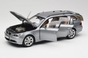 BMW 545i E61 Touring Helehall Kyosho 1:18 80430308414 Metall - pilt 2/8