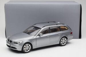 BMW 545i E61 Touring Helehall Kyosho 1:18 80430308414 Metall - pilt 8/8