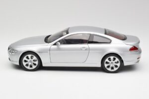 BMW 645Ci E63 Hõbedane Kyosho 1:18 80430153285 Metall - pilt 4/8