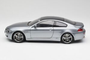 BMW M6 E63 Silver Hall Kyosho 1:18 08703GR Metall - pilt 4/8