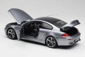 BMW M6 E63 Silver Hall Kyosho 1:18 08703GR Metall - pilt 5/8