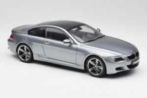 BMW M6 E63 Silver Hall Kyosho 1:18 08703GR Metall - pilt 6/8