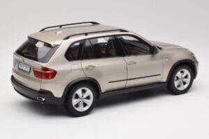 BMW X5 E70 4.8i Platinum Pronks Metallic Kyosho 1:18 80430413413 Metall - pilt 3/8