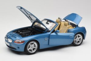 BMW Z4 E85 Maldives Blue Bburago 1:18 34046BLUE Metall - pilt 2/8