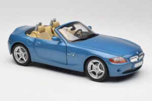 BMW Z4 E85 Maldives Blue Bburago 1:18 34046BLUE Metall - pilt 6/8