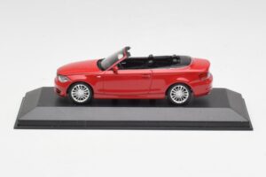 BMW 1-seeria E88 Kabriolett Karmiinpunane Minichamps 1:43 431026230 Metall