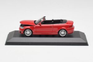 BMW 1-seeria E88 Kabriolett Karmiinpunane Minichamps 1:43 431026230 Metall - pilt 5/5