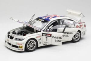 BMW E90 320si #1 A. Priaulx WTCC Champion 2006 Kyosho 1:18 80430429067 Metall - pilt 2/8