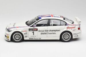 BMW E90 320si #1 A. Priaulx WTCC Champion 2006 Kyosho 1:18 80430429067 Metall - pilt 4/8