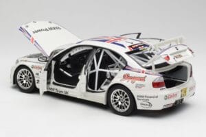 BMW E90 320si #1 A. Priaulx WTCC Champion 2006 Kyosho 1:18 80430429067 Metall - pilt 5/8