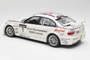 BMW E90 320si #1 A. Priaulx WTCC Champion 2006 Kyosho 1:18 80430429067 Metall - pilt 7/8