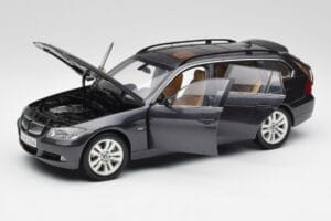 BMW 330i E91 Touring Tumehall Kyosho 1:18 80430394360 Metall - pilt 2/8