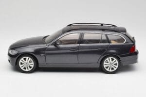 BMW 330i E91 Touring Tumehall Kyosho 1:18 80430394360 Metall - pilt 4/8