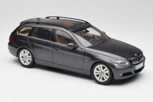 BMW 330i E91 Touring Tumehall Kyosho 1:18 80430394360 Metall - pilt 6/8