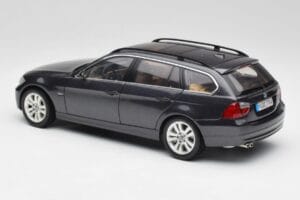BMW 330i E91 Touring Tumehall Kyosho 1:18 80430394360 Metall - pilt 7/8