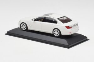 BMW 750Li F02 Valge Minichamps 1:43 80420445201 Metall - pilt 3/5