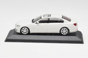 BMW 750Li F02 Valge Minichamps 1:43 80420445201 Metall