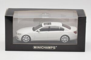 BMW 750Li F02 Valge Minichamps 1:43 80420445201 Metall - pilt 5/5