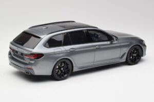 BMW G61 530e M Sport Touring Mineral Hall GT Spirit 1:18 GT485 Vaik - pilt 2/6