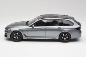BMW G61 530e M Sport Touring Mineral Hall GT Spirit 1:18 GT485 Vaik - pilt 3/6
