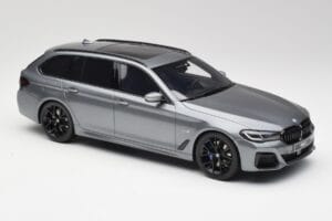 BMW G61 530e M Sport Touring Mineral Hall GT Spirit 1:18 GT485 Vaik - pilt 4/6