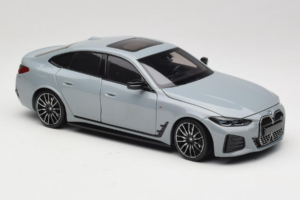 BMW i4 G26 Grey Metallic Minichamps 1:18 110023010 Metall - pilt 6/8