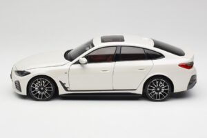BMW i4 M50 G26 Alpine White Minichamps 1:18 110023011 Metall - pilt 4/8