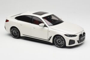 BMW i4 M50 G26 Alpine White Minichamps 1:18 110023011 Metall - pilt 6/8