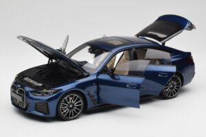 BMW i4 M50 G26 Portimao Blue Minichamps 1:18 110023012 Metall - pilt 2/8