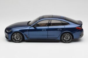 BMW i4 M50 G26 Portimao Blue Minichamps 1:18 110023012 Metall - pilt 4/8