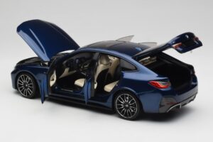 BMW i4 M50 G26 Portimao Blue Minichamps 1:18 110023012 Metall - pilt 5/8