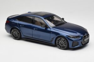 BMW i4 M50 G26 Portimao Blue Minichamps 1:18 110023012 Metall - pilt 6/8