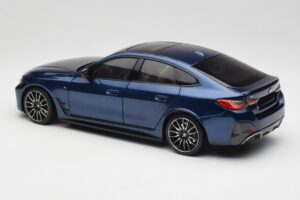 BMW i4 M50 G26 Portimao Blue Minichamps 1:18 110023012 Metall - pilt 7/8