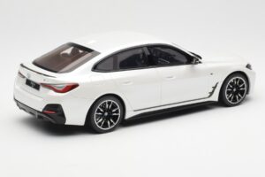 BMW i4 M50 G26 Mineral Valge Metallik Otto 1:18 OT1074 Vaik - pilt 2/6