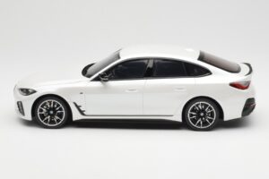BMW i4 M50 G26 Mineral Valge Metallik Otto 1:18 OT1074 Vaik - pilt 3/6