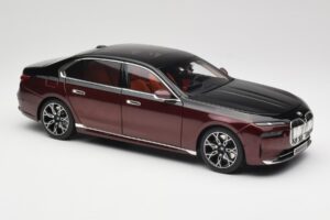 BMW i7 G70 Black & Red Metallic Minichamps 1:18 110023201 Metall - pilt 6/8