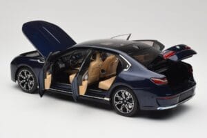 BMW i7 G70 Blue Metallic Minichamps 1:18 110023202 Metall - pilt 5/8