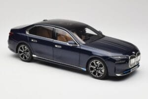 BMW i7 G70 Blue Metallic Minichamps 1:18 110023202 Metall - pilt 6/8