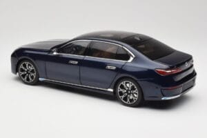 BMW i7 G70 Blue Metallic Minichamps 1:18 110023202 Metall - pilt 7/8