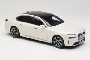 BMW i7 G70 White Metallic Minichamps 1:18 110023200 Metall - pilt 6/8