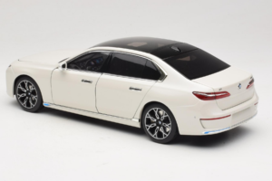 BMW i7 G70 White Metallic Minichamps 1:18 110023200 Metall - pilt 7/8