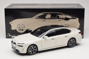 BMW i7 G70 White Metallic Minichamps 1:18 110023200 Metall - pilt 8/8