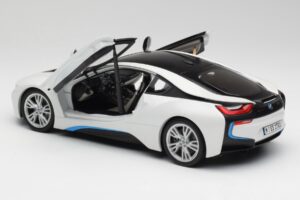 BMW i8 Crystal Valge Paragon 1:18 80432336841 Metall - pilt 5/8
