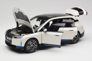 BMW iX Alpine White Minichamps 1:18 110023102 Metall - pilt 2/8