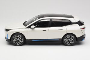 BMW iX Alpine White Minichamps 1:18 110023102 Metall - pilt 4/8