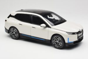 BMW iX Alpine White Minichamps 1:18 110023102 Metall - pilt 6/8