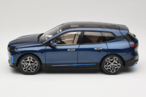 BMW iX Blue Metallic Minichamps 1:18 110023100 Metall - pilt 4/8