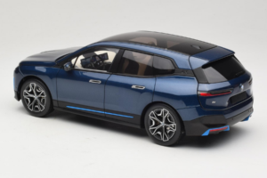 BMW iX Blue Metallic Minichamps 1:18 110023100 Metall - pilt 7/8